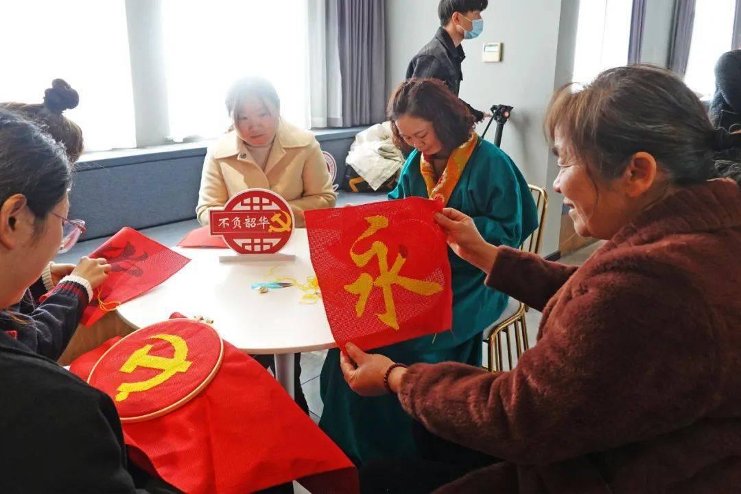 宇宙蜜蜂无敌版